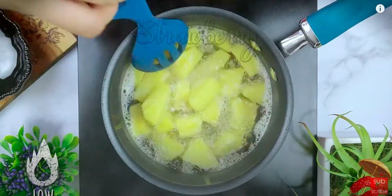 pineapple pulissery